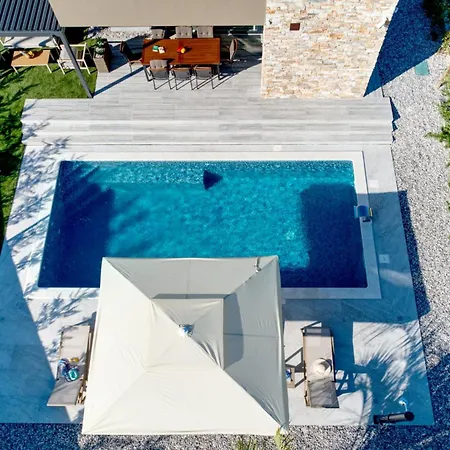 Pieron&bavigo With Pool, Jacuzzi And Sauna - By Istrabook Villa *