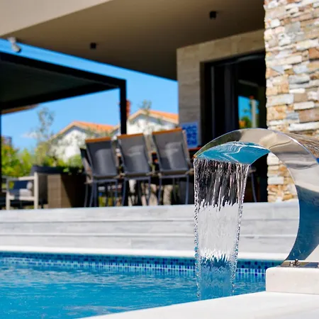 Pieron&bavigo With Pool, Jacuzzi And Sauna - By Istrabook *