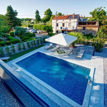 Pieron&bavigo With Pool, Jacuzzi And Sauna Villa *