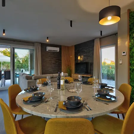 Villa Pieron&bavigo With Pool, Jacuzzi And Sauna Marcana