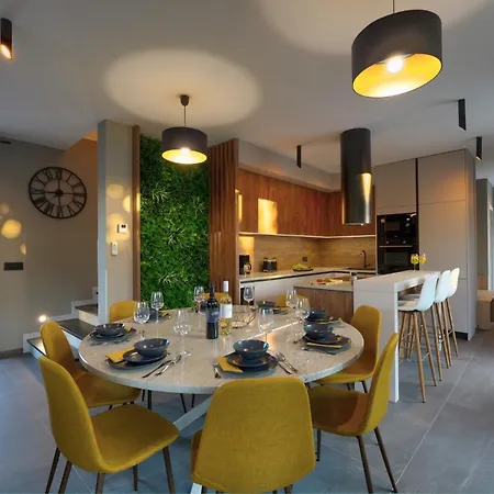 Villa Pieron&bavigo With Pool, Jacuzzi And Sauna Marcana