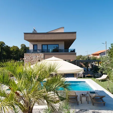 Villa Pieron&bavigo With Pool, Jacuzzi And Sauna - By Istrabook *