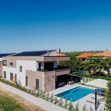 Pieron&bavigo With Pool, Jacuzzi And Sauna - By Istrabook Marčana