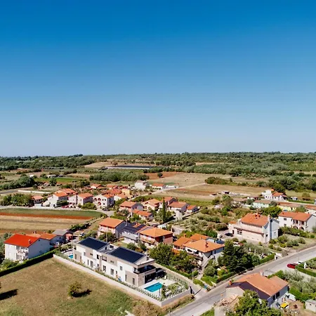 Villa Pieron&bavigo With Pool, Jacuzzi And Sauna Marcana