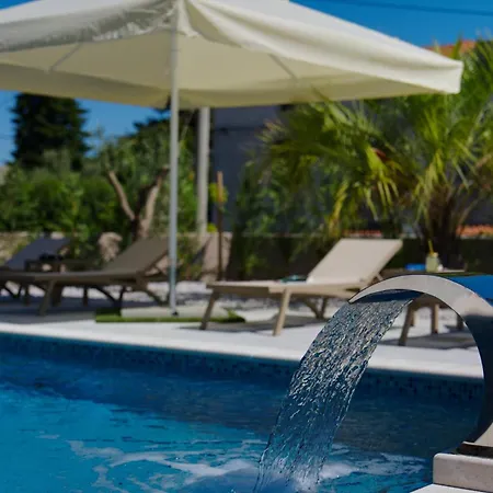 Pieron&bavigo With Pool, Jacuzzi And Sauna - By Istrabook *