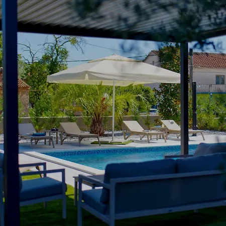 Villa Pieron&bavigo With Pool, Jacuzzi And Sauna - By Istrabook