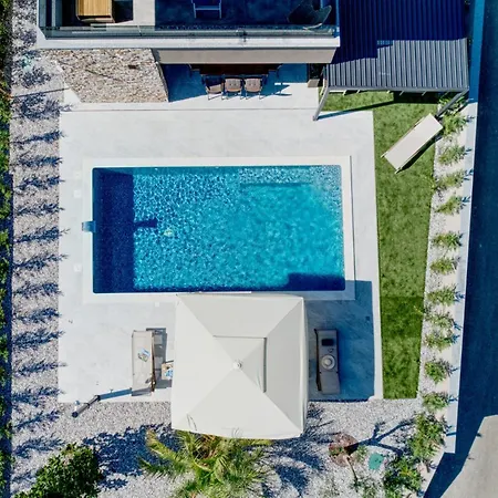 Villa Pieron&bavigo With Pool, Jacuzzi And Sauna - By Istrabook *