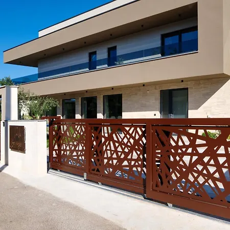 Pieron&bavigo With Pool, Jacuzzi And Sauna * Marcana