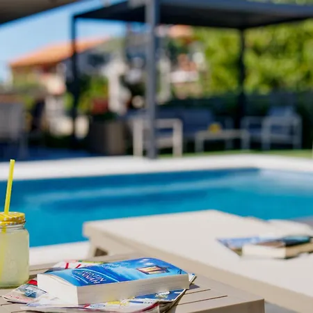 Pieron&bavigo With Pool, Jacuzzi And Sauna - By Istrabook Marčana