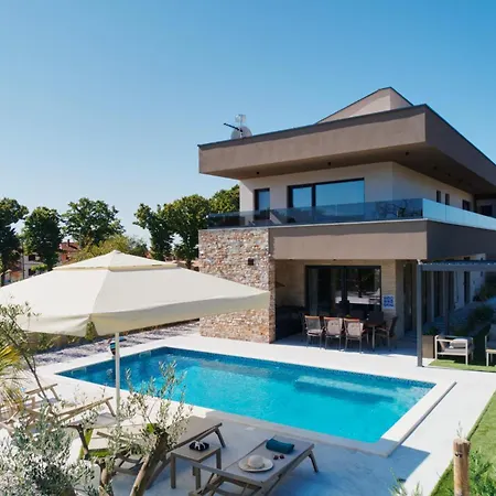 Pieron&bavigo With Pool, Jacuzzi And Sauna - By Istrabook Villa *